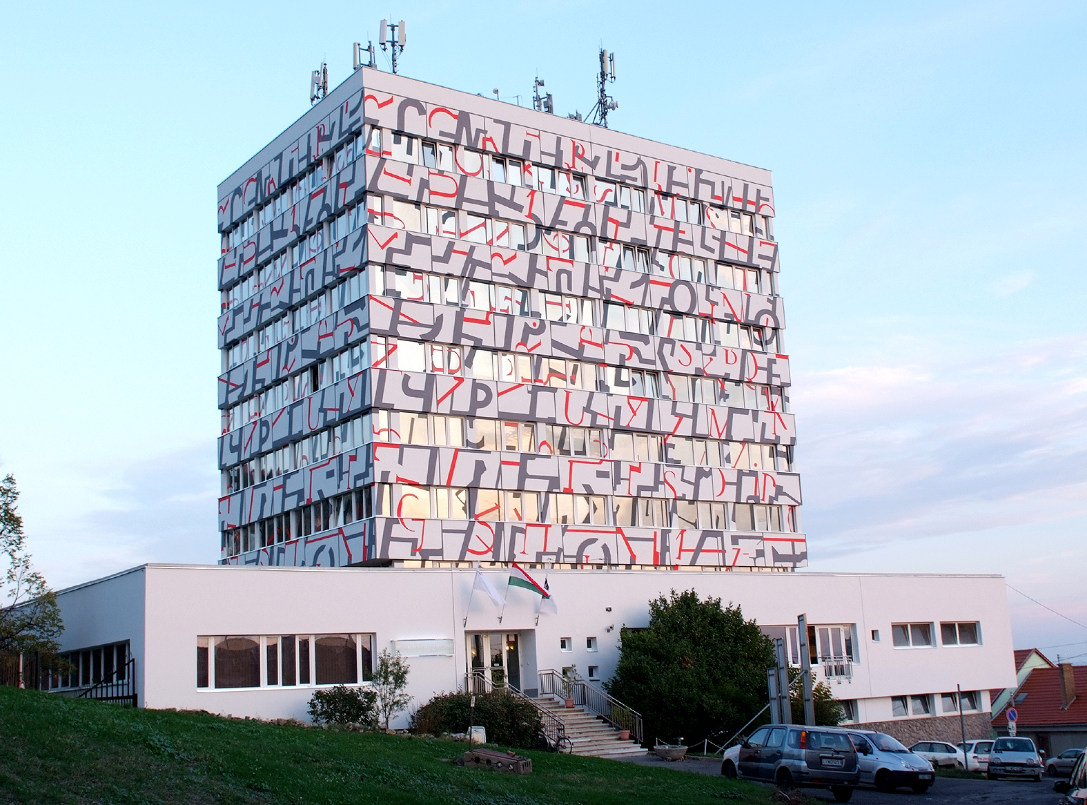 Re-thought of an energy-efficient office building in a county capital of Hungary